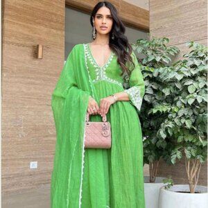 Neha Khullar Green Chanderi Silk Neckline Embroidered Kurta Set